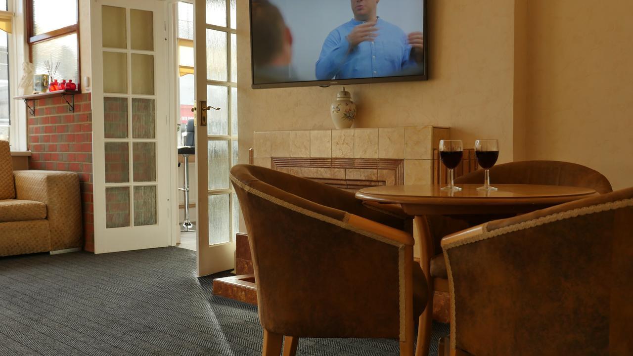 Hotel Capital Борнмът Екстериор снимка